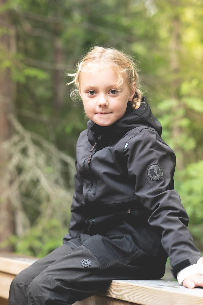 EXPLORER SHELL JACKET - BLACK